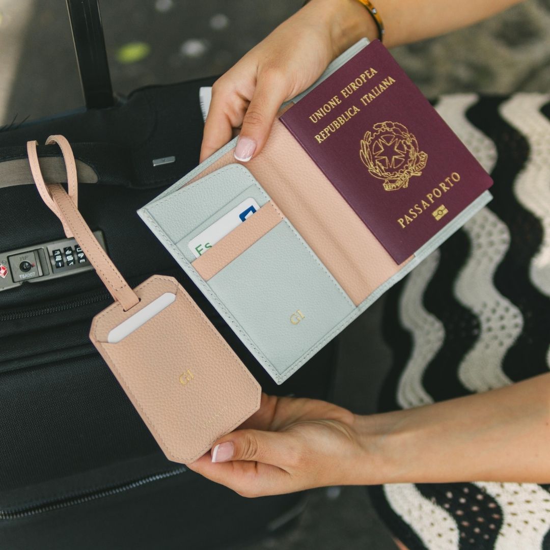Duo Viajero: Porta Pasaporte + Capri Tag